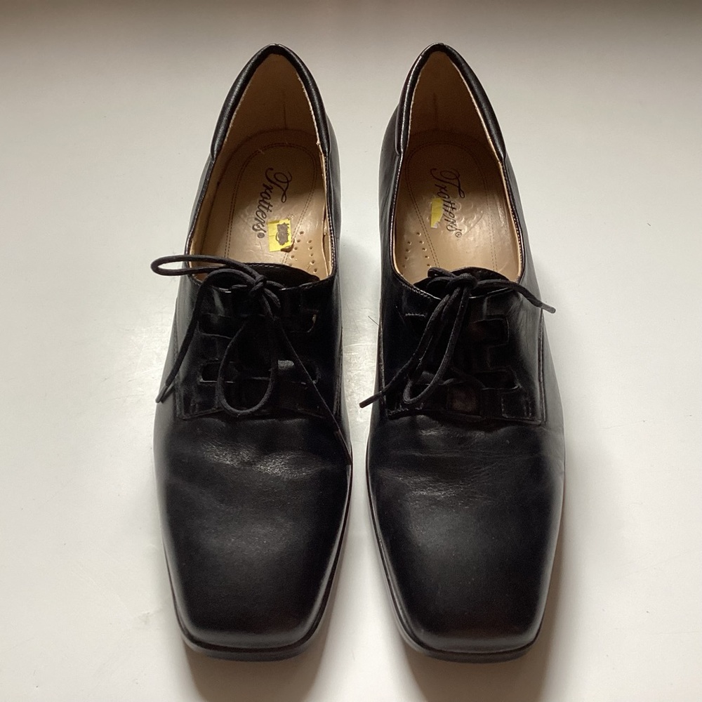 Trotters Women’s Black Leather Lace Up Oxford Shoes 1.5” Heel,  Size 9 1/2 N.